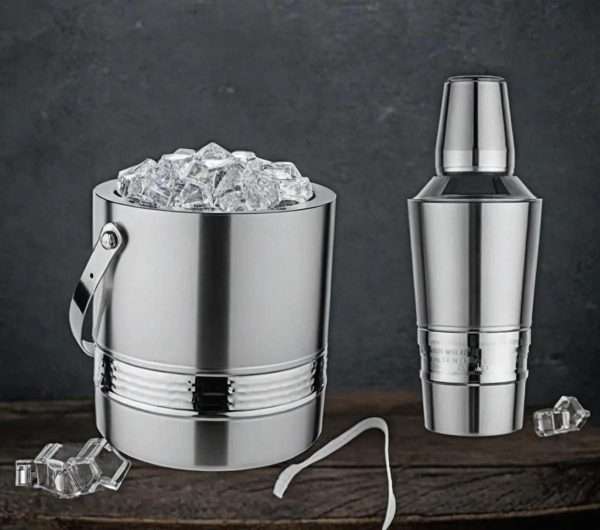 Ice-bucket with shaker
